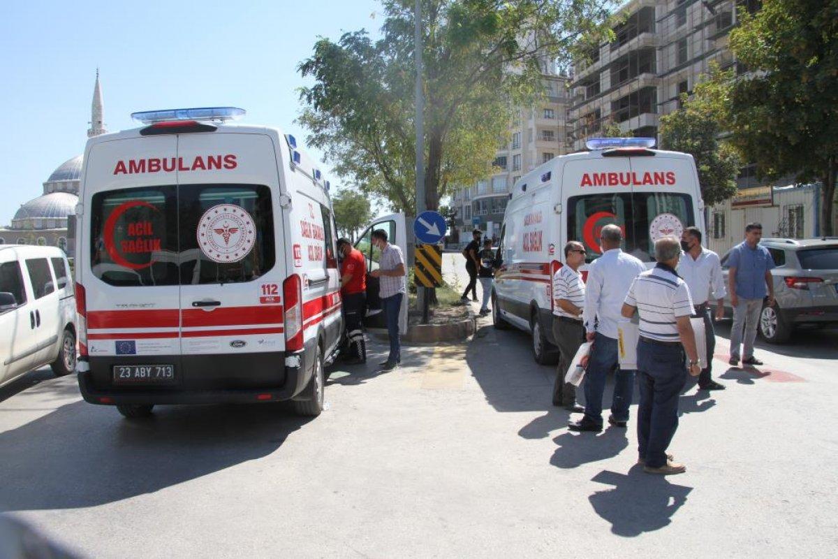 Elazığ’da seyir halinde ilerleyen otomobil, anne ve kızına çarptı
