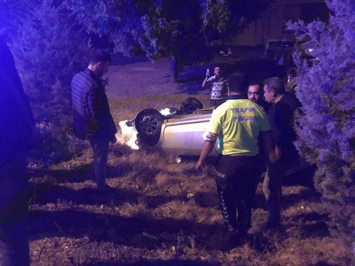 Bursa'da kontrolden çıkan araç takla attı