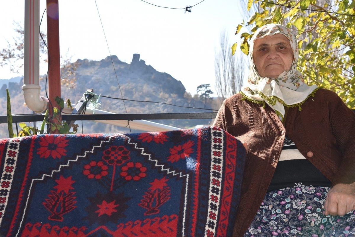 Yağcıbedir halıları kıyafete uyarlanıyor