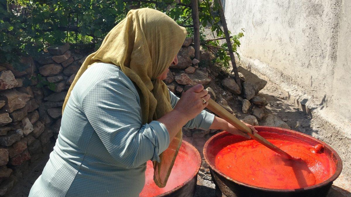 Elde salça yapımı