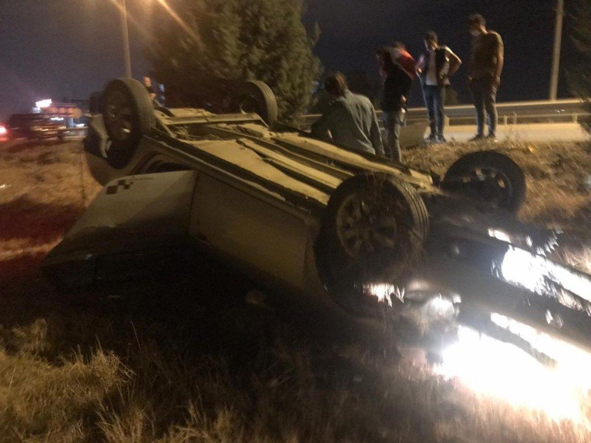 Bursa'da kontrolden çıkan araç takla attı