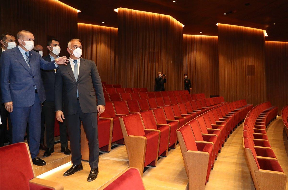 Cumhurbaşkanı Erdoğan'dan AKM'ye ziyaret