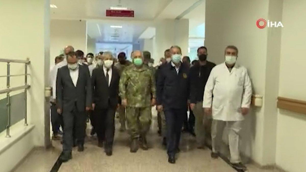 Hulusi Akar’dan yaralı askerlere ziyaret