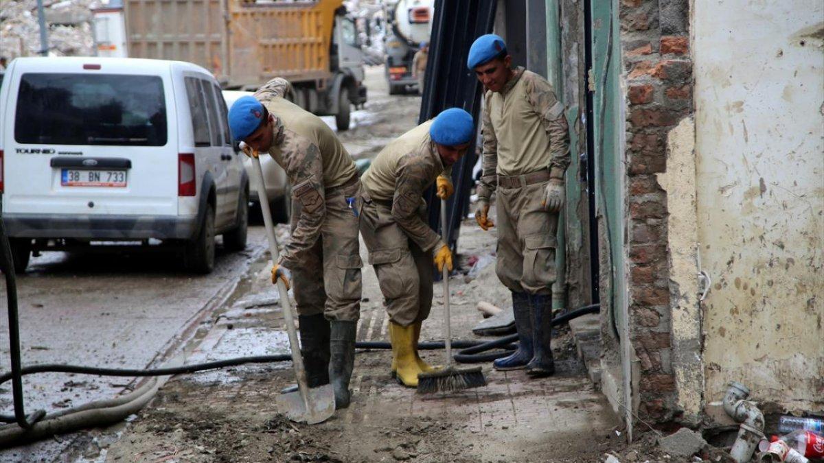 Kastamonu’da sel felaketinin izleri siliniyor