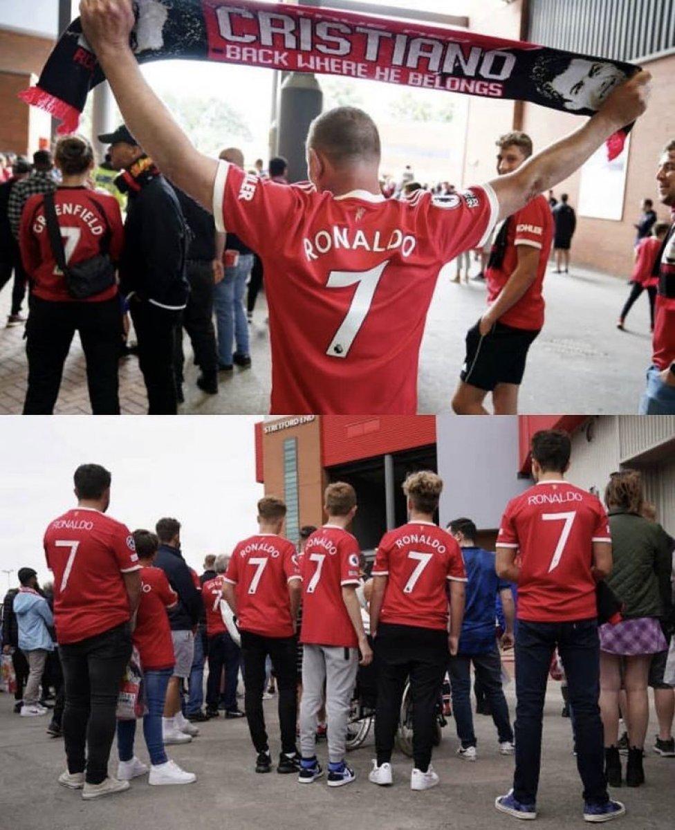 Ronaldo ManU formasıyla yeniden sahada