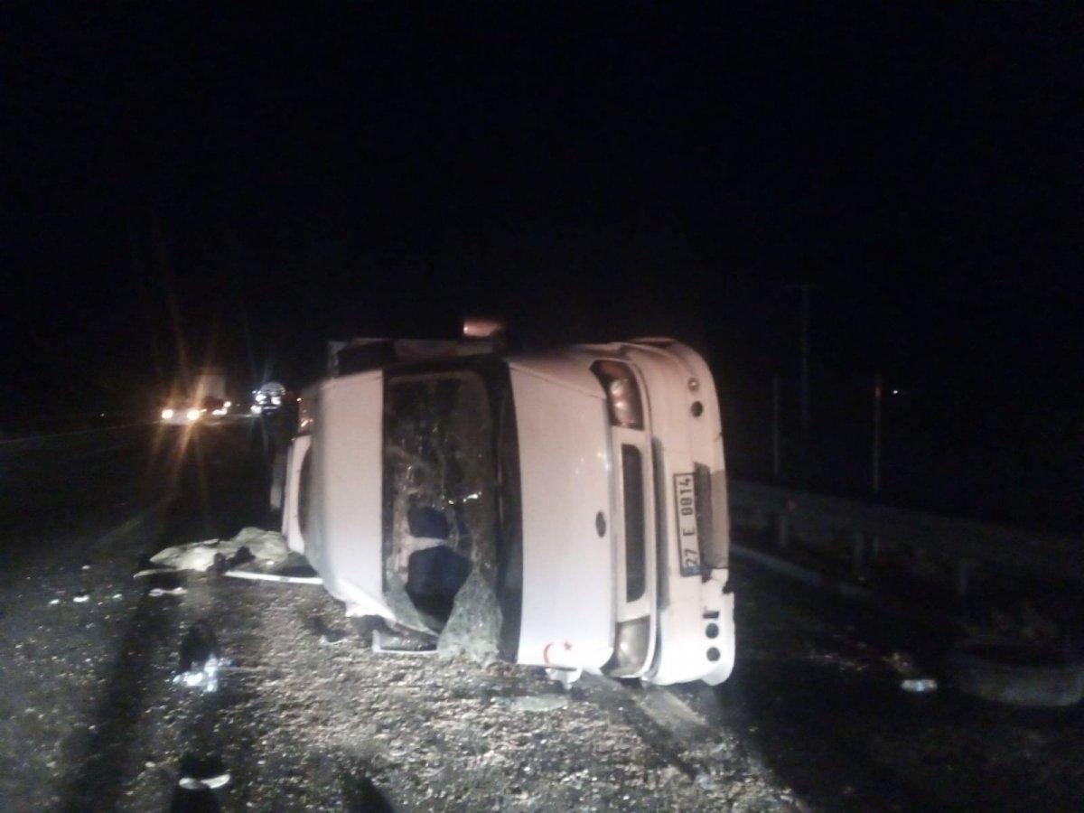 Şanlıurfa'da tarım işçilerini taşıyan minibüs devrildi