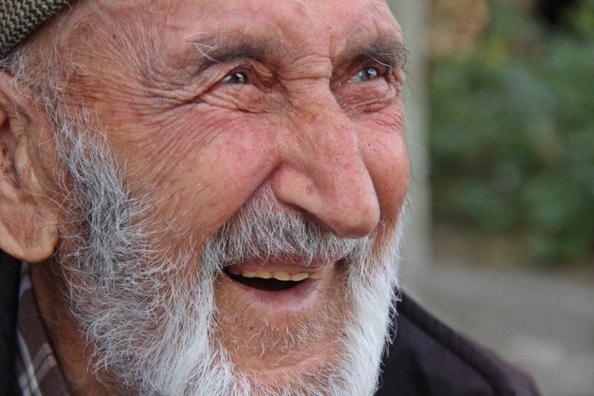 Kocaeli'de akülü motorun üstünde kara lastikli 92'lik çınar