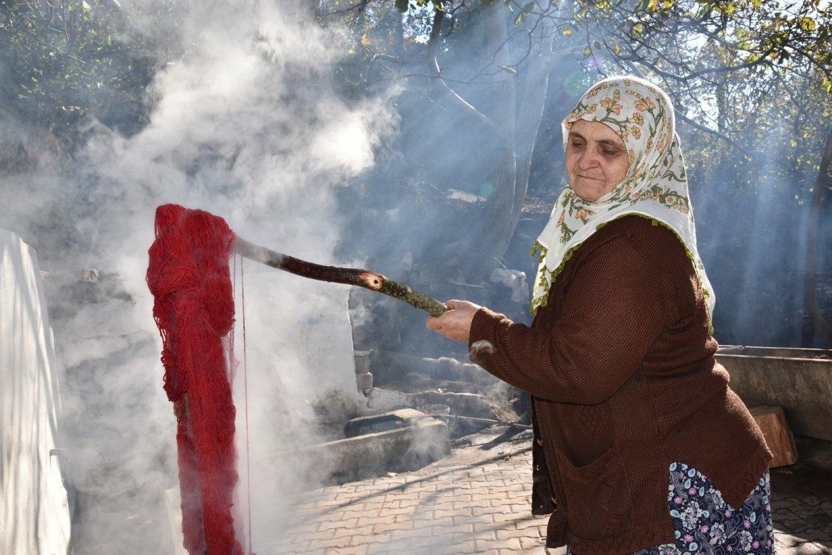 Yağcıbedir halıları kıyafete uyarlanıyor