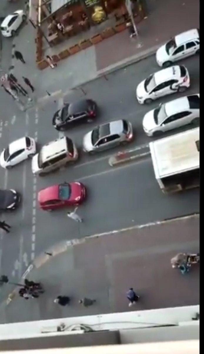 İstanbul Sultangazi'de bozulan İETT trafiği kilitledi