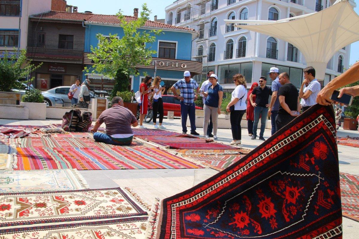 Yağcıbedir halıları kıyafete uyarlanıyor