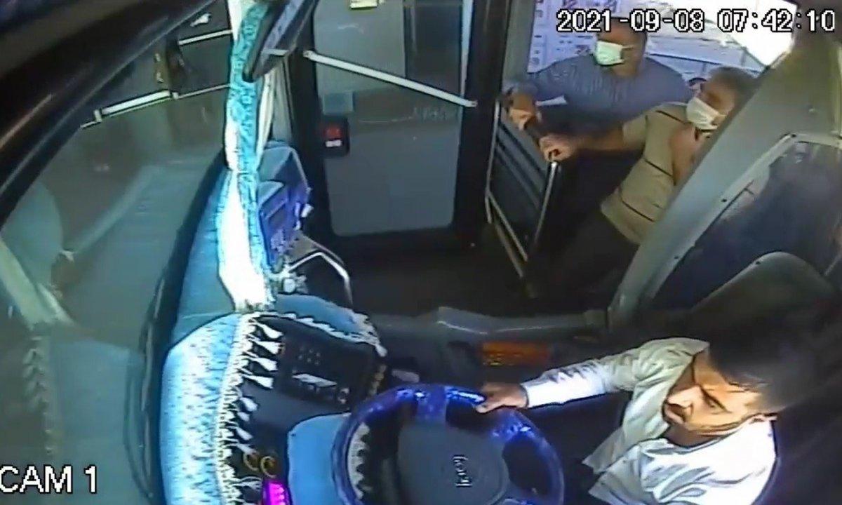 Bingöl'de otobüste baygınlık geçiren kız, hastaneye bırakıldı