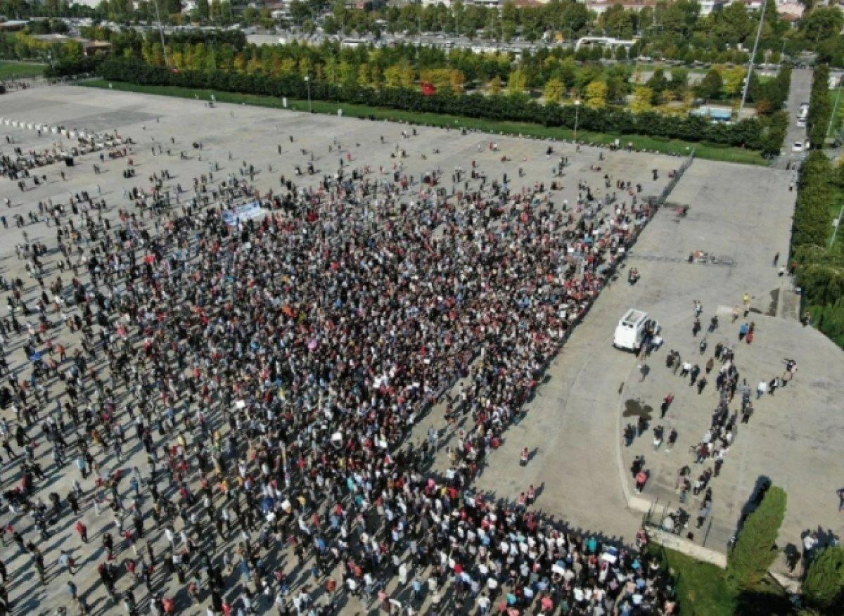 Aşı karşıtları mitingde istediği kalabalığı bulamadı