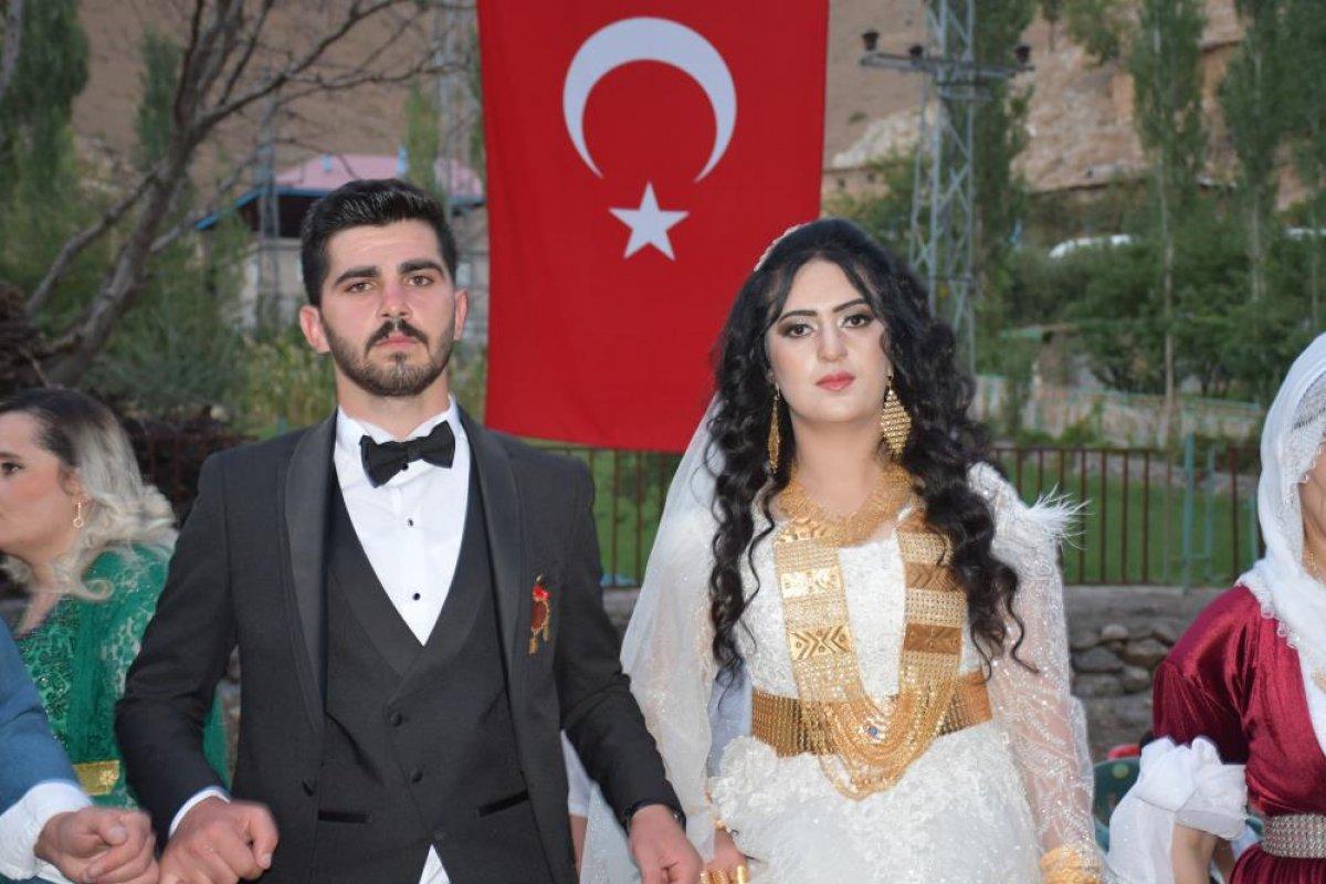 Şırnak'ta damada 373 bin geline ise 1 kilo altın takıldı