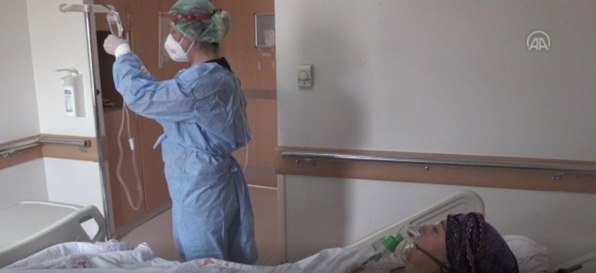 Gaziantep'te koronavirüse yakalanan kadın: Aşı olun, ben belki öleceğim ama siz ölmeyin