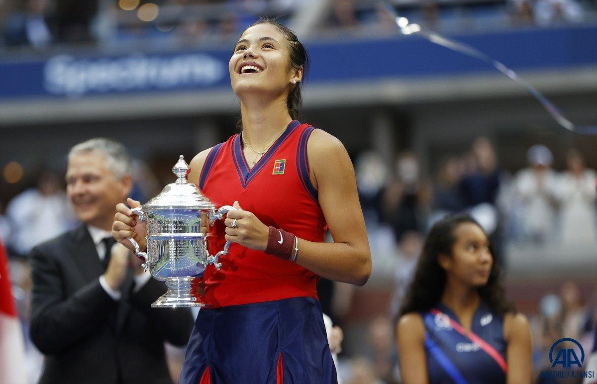 ABD Açık'ta tek kadınlar İngiliz Emma Raducanu şampiyon