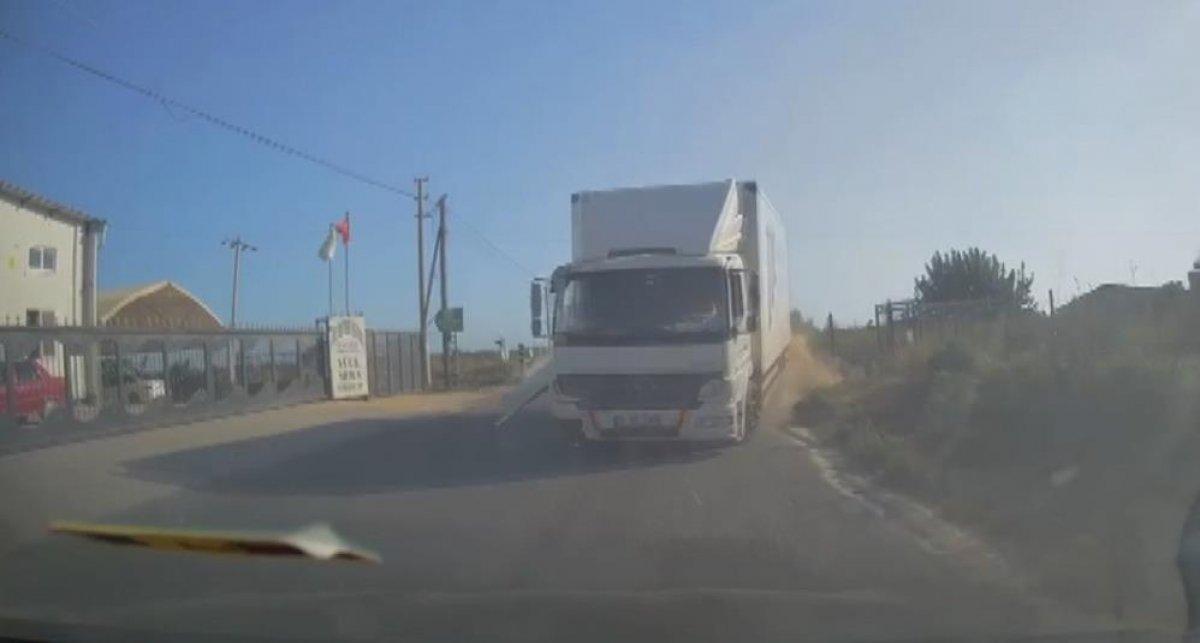 Mersin’de 4 kişinin yaralandığı kaza kamerada