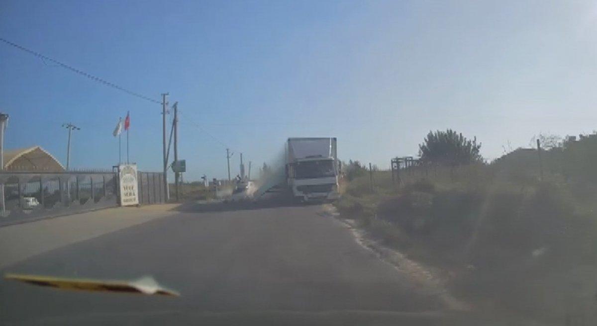 Mersin’de 4 kişinin yaralandığı kaza kamerada