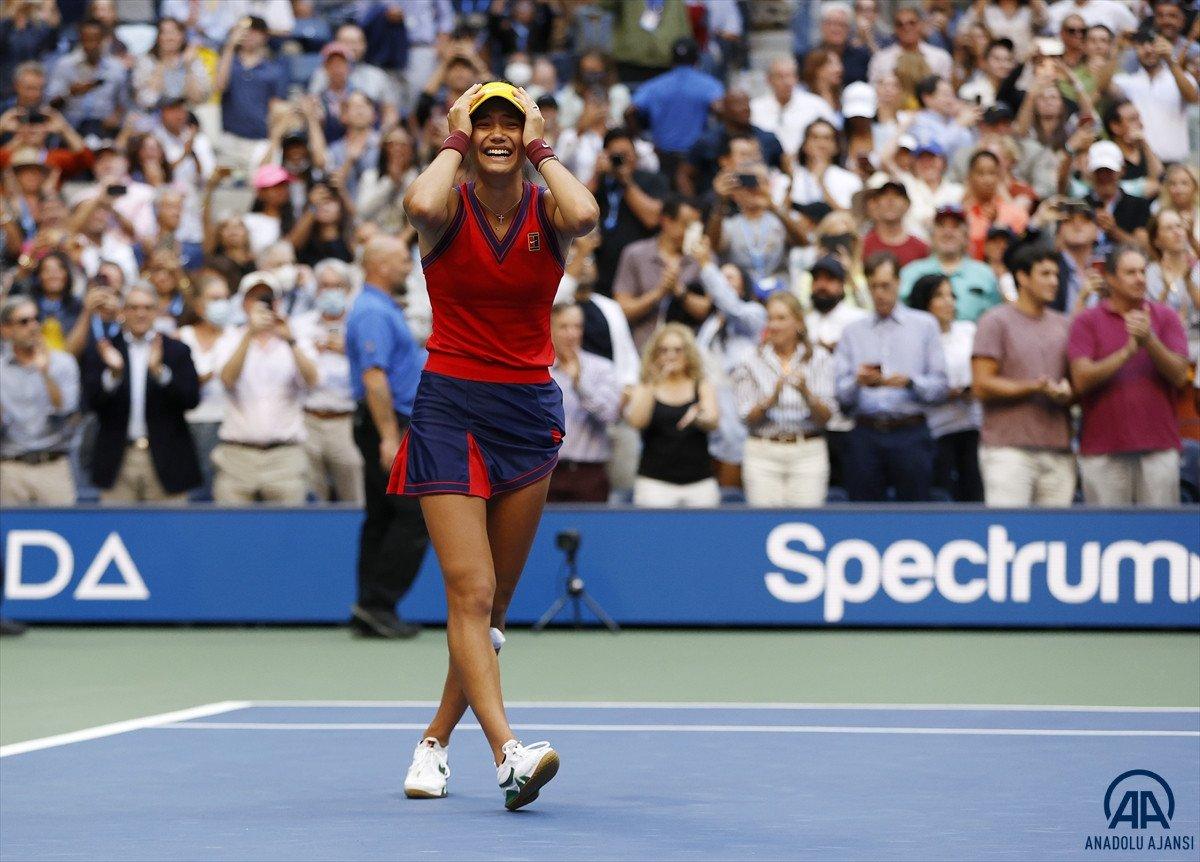 ABD Açık'ta tek kadınlar İngiliz Emma Raducanu şampiyon