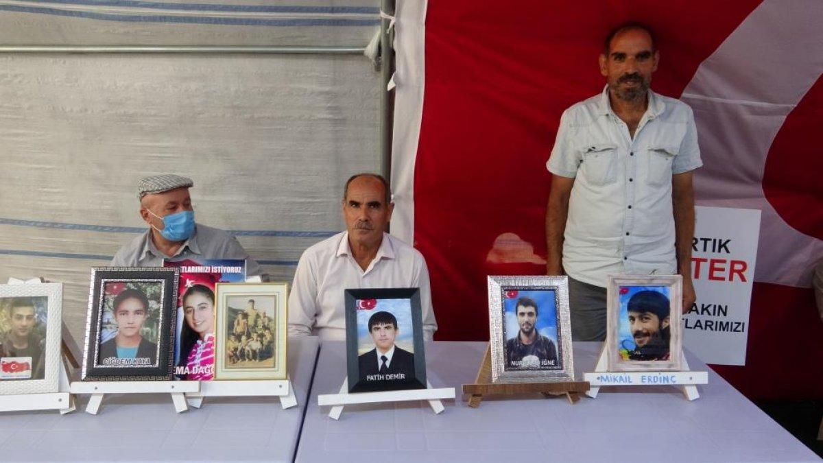 Evlat nöbetindeki baba: Çocuklar gelmek istiyorlar kaçamıyorlar