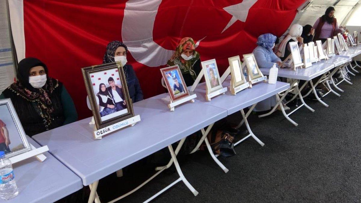 Evlat nöbetindeki baba: Çocuklar gelmek istiyorlar kaçamıyorlar