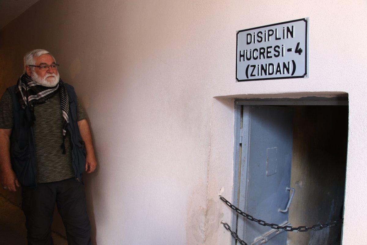 12 Eylül’de işkence gördüğü cezaevini ziyaret etti