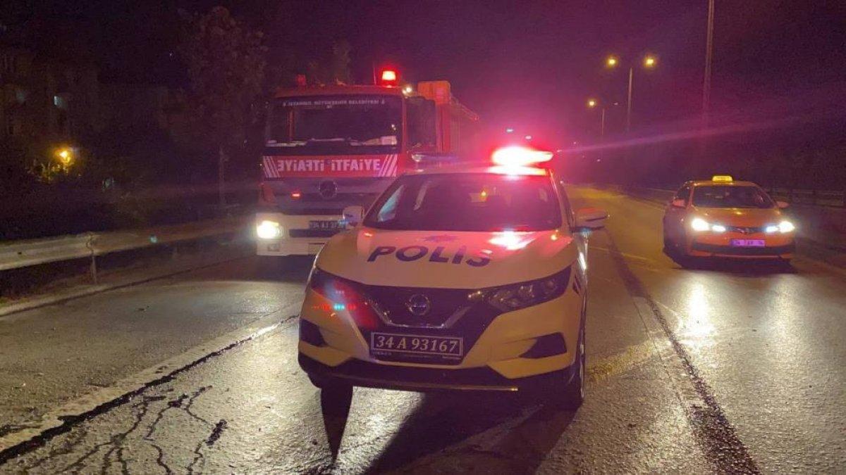 Kartal'da direksiyon hakimiyetini kaybeden otomobil kaza geçirdi: 4 yaralı