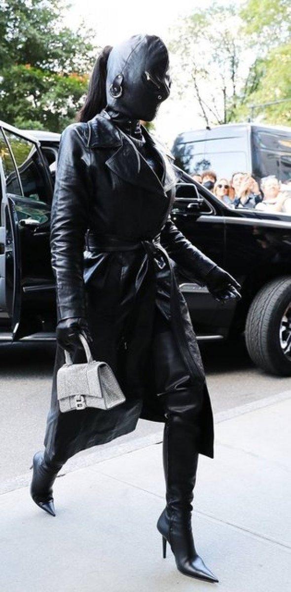 Kim Kardashian yeni tarzı ile dikkati çekti