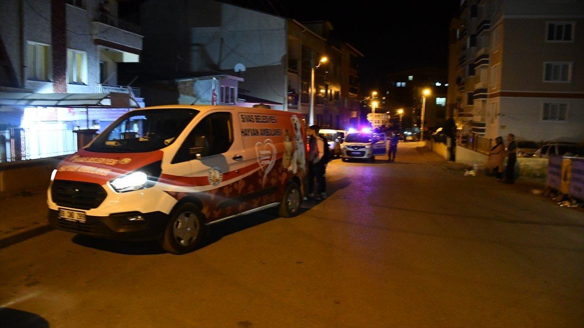 Sivas'ta sahipli köpek, polise ve bekçiye saldırdı