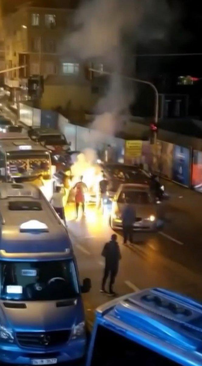 Ümraniye'de asker uğurlaması yapan grup