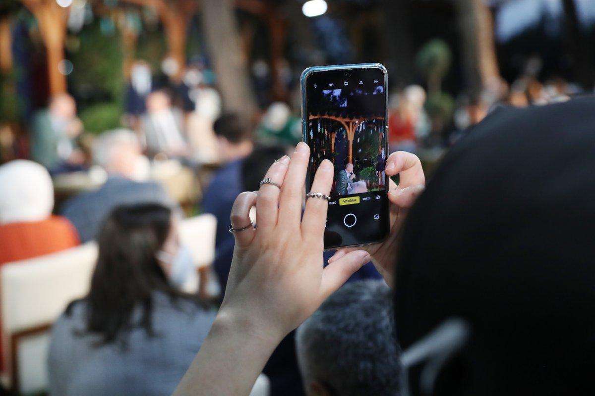 Cumhurbaşkanı Erdoğan şiir gecesinde gençlerle buluştu