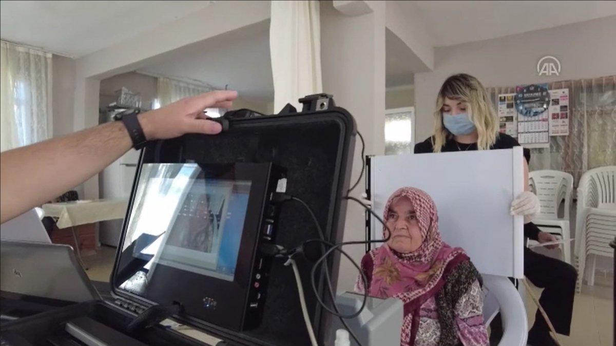 Karabük’te hasta ve yaşlılar için ‘evde nüfus cüzdanı’ uygulaması