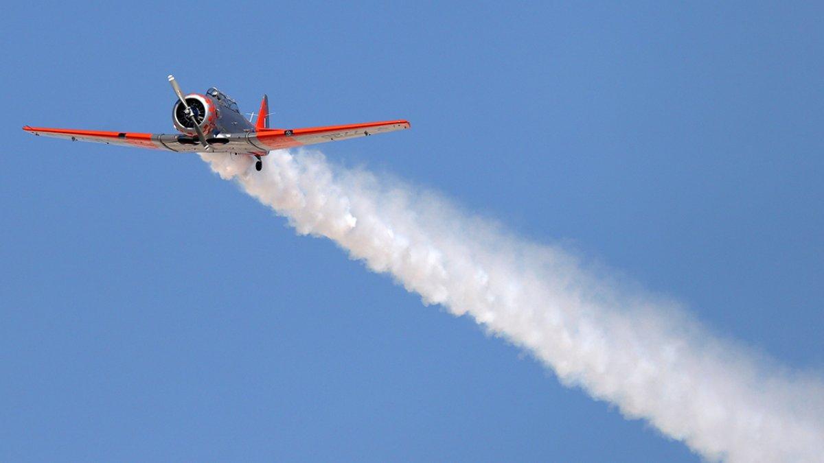 Eskişehir'de yerli ve yabancı akrobasi pilotlarından gösteri uçuşu