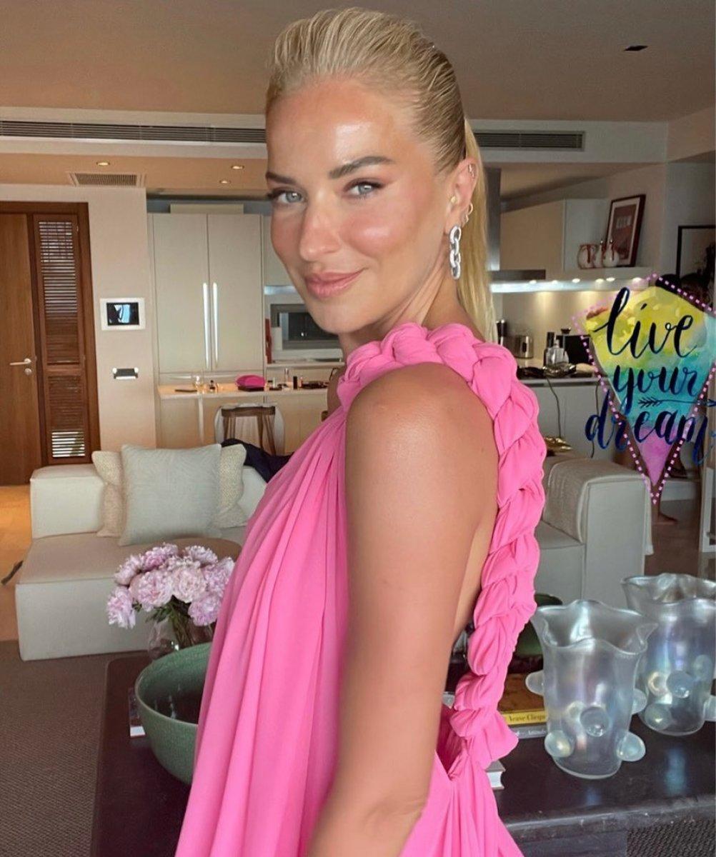 Burcu Esmersoy, iş yerinde terfi almanın yollarını anlattı