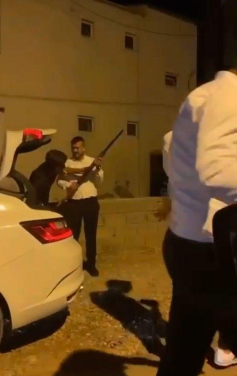 Antalya’da, drift atan silahlı magandalar kamerada