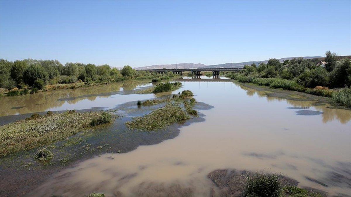 Türkiye'nin en uzun nehri Kızılırmak, kuraklık tehdidi altında