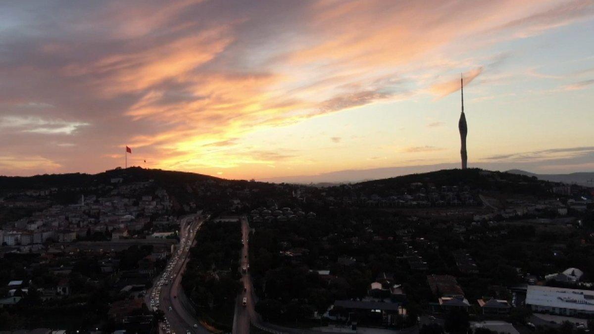 İstanbul'da Çamlıca Kulesi'yle gün doğumunun eşsiz manzarası birleşti