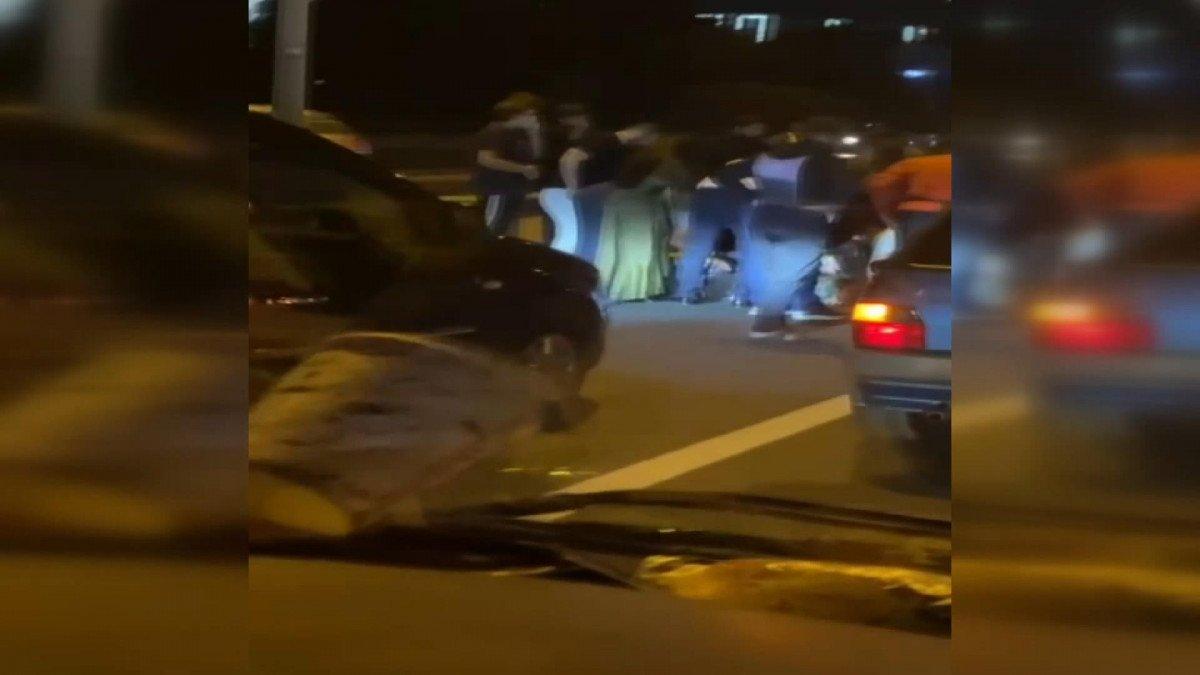 Küçükçekmece’de, şerit değiştiren motosiklete otomobil çarptı