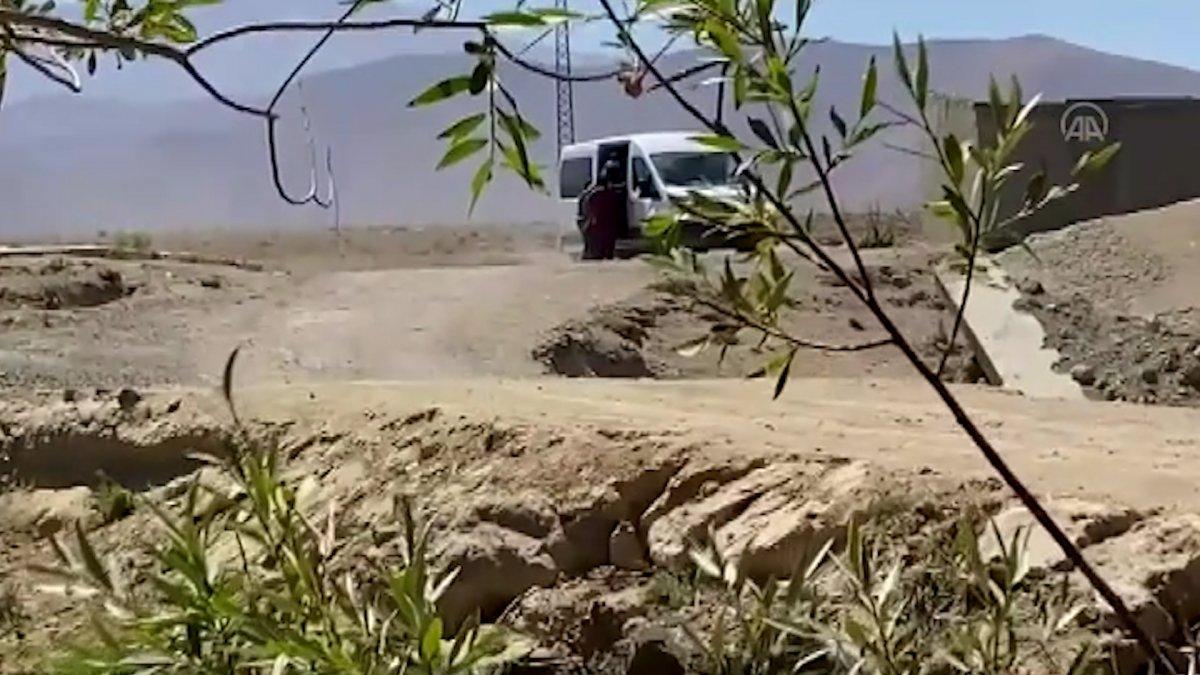 Van'da 14 kişilik minibüsten 71 kaçak göçmen çıktı