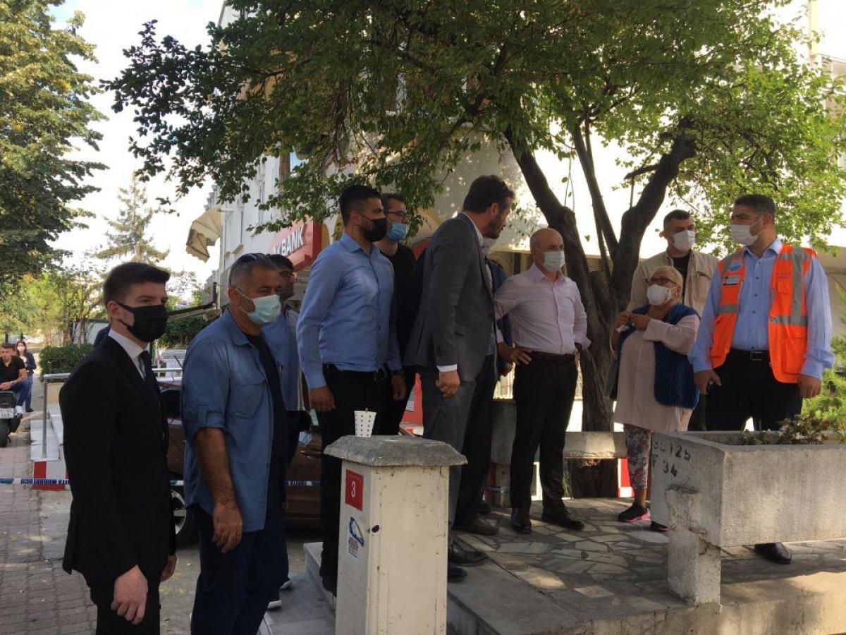 Büyükçekmece'de hasarlı binaların yıkımı devam ediyor