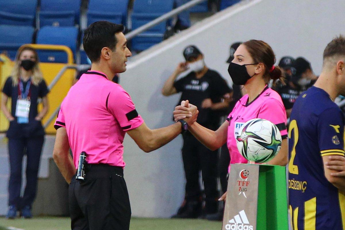 Evli hakem çift Ankara derbisinde tarihe geçti