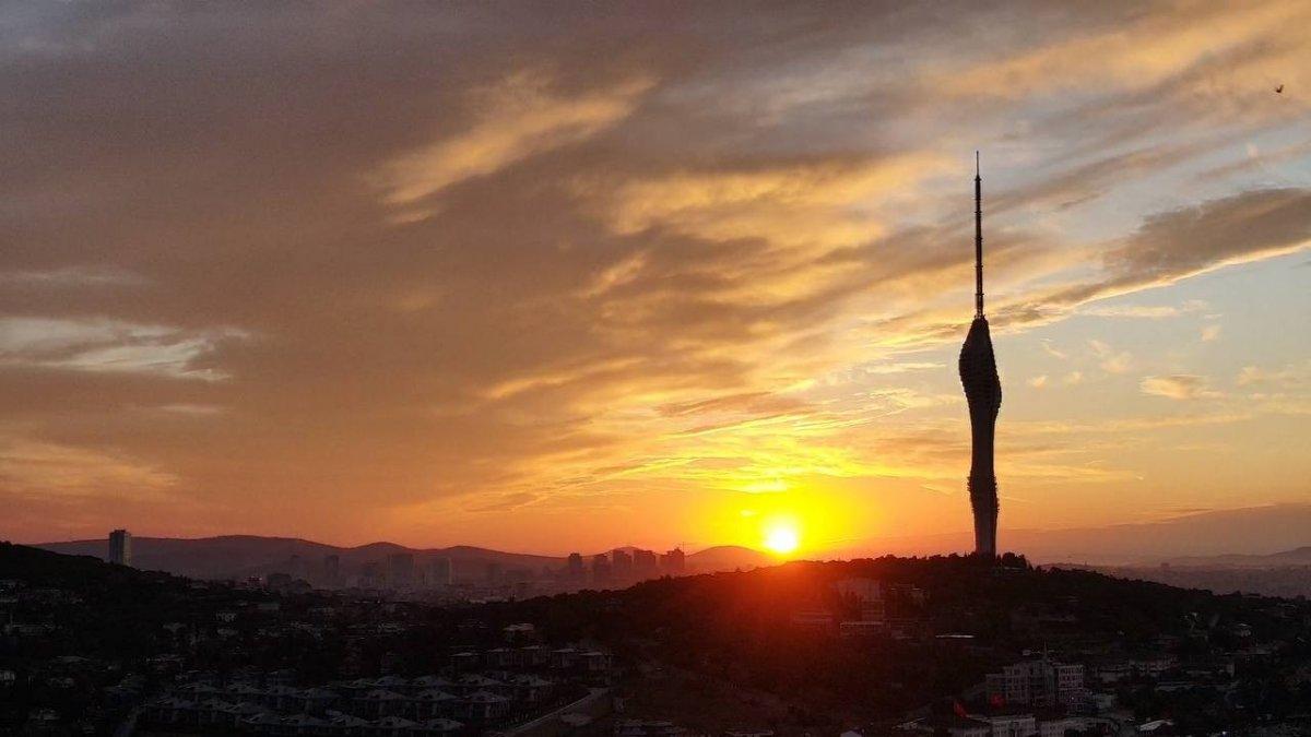 İstanbul'da Çamlıca Kulesi'yle gün doğumunun eşsiz manzarası birleşti