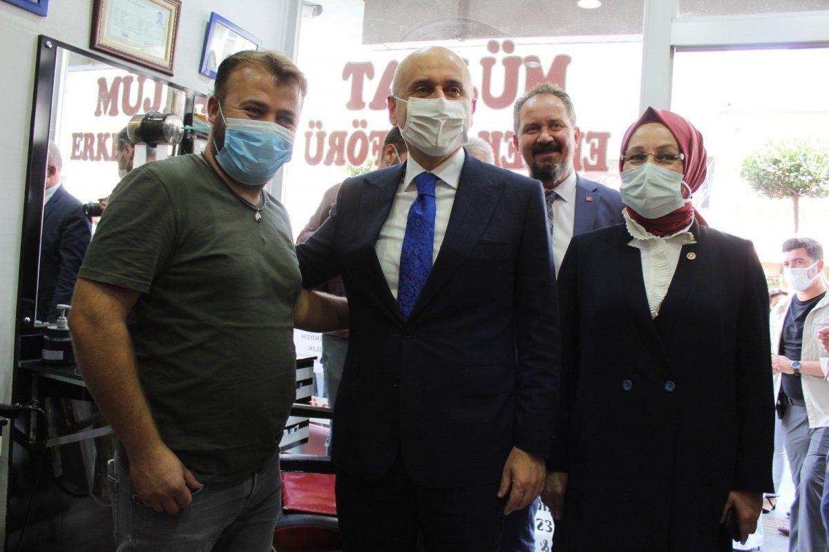 Adil Karaismailoğlu’nun Tekirdağ’da berber ile güldüren diyaloğu