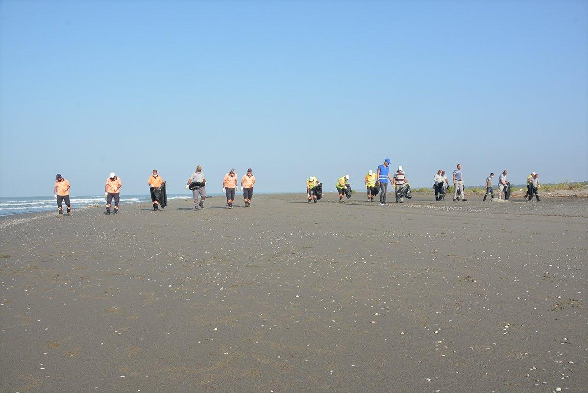 Mersin'de, Suriye kaynaklı petrol sızıntısı temizlendi