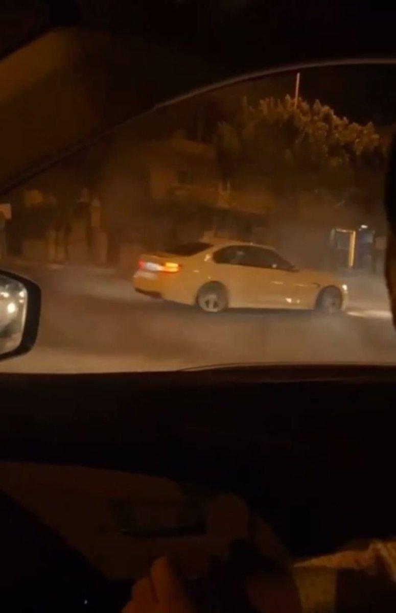 Antalya’da, drift atan silahlı magandalar kamerada