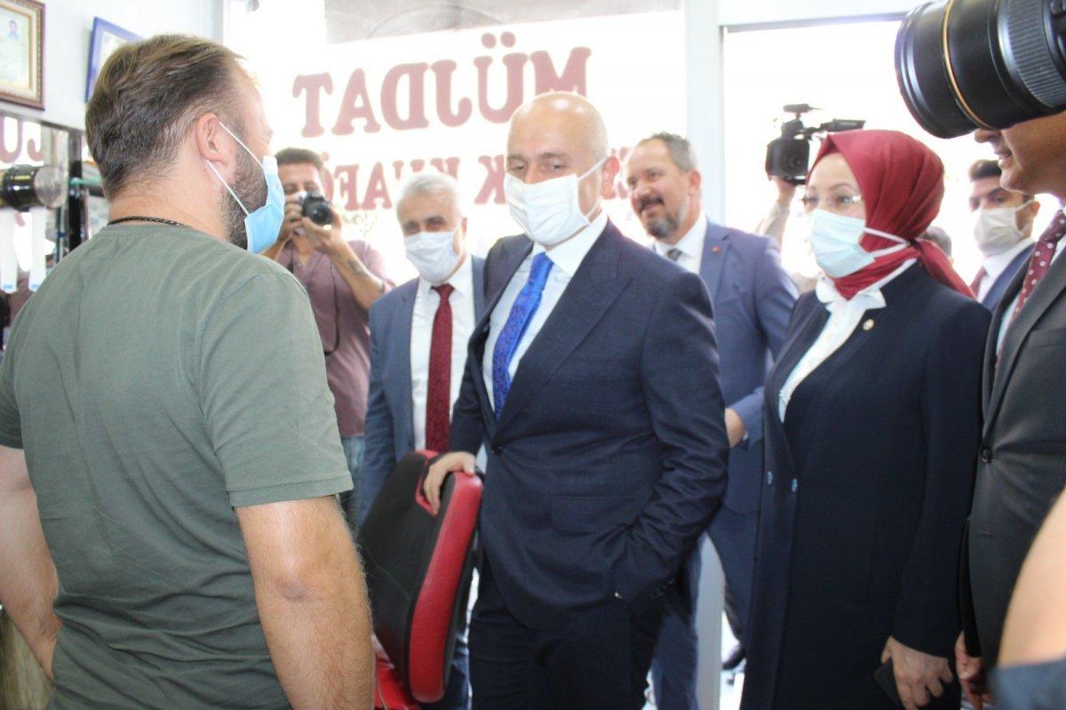 Adil Karaismailoğlu’nun Tekirdağ’da berber ile güldüren diyaloğu