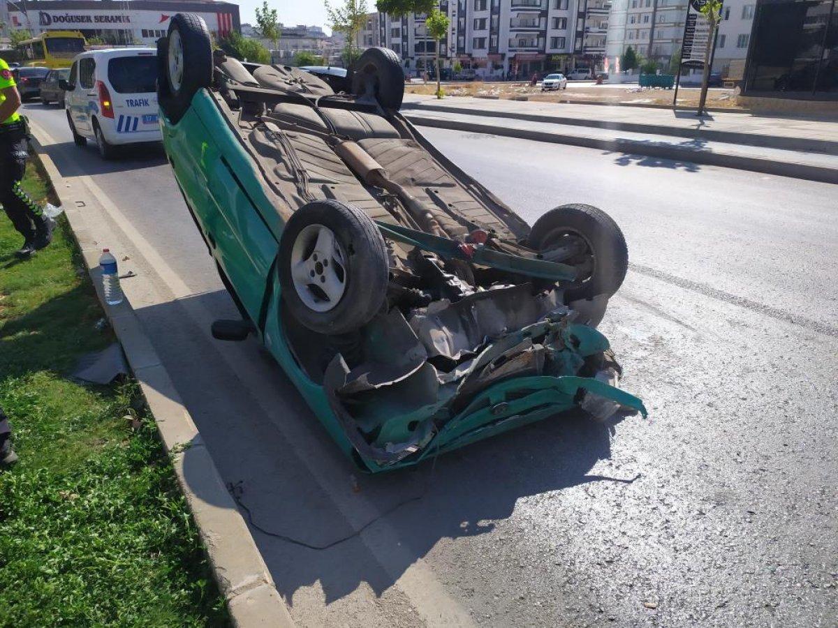 Kocaeli'de hatalı sollama kazaya sebep oldu: 4 yaralı