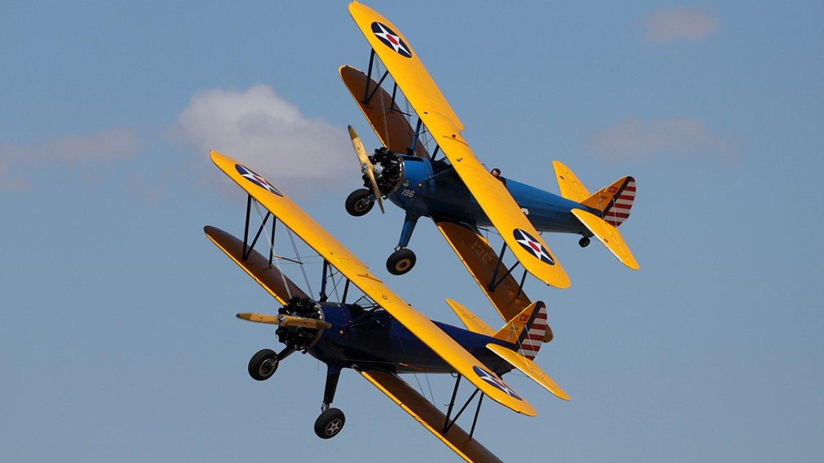 Eskişehir'de yerli ve yabancı akrobasi pilotlarından gösteri uçuşu