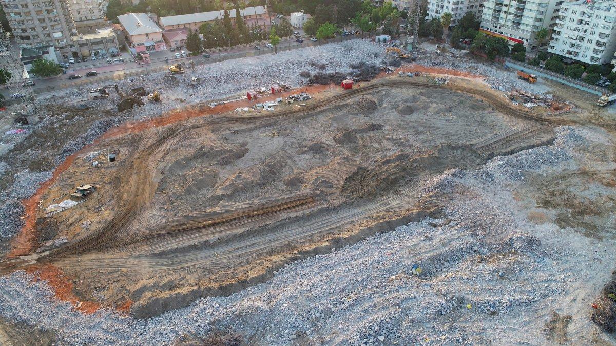 Adana 5 Ocak Fatih Terim Stadyumu yıkıldı