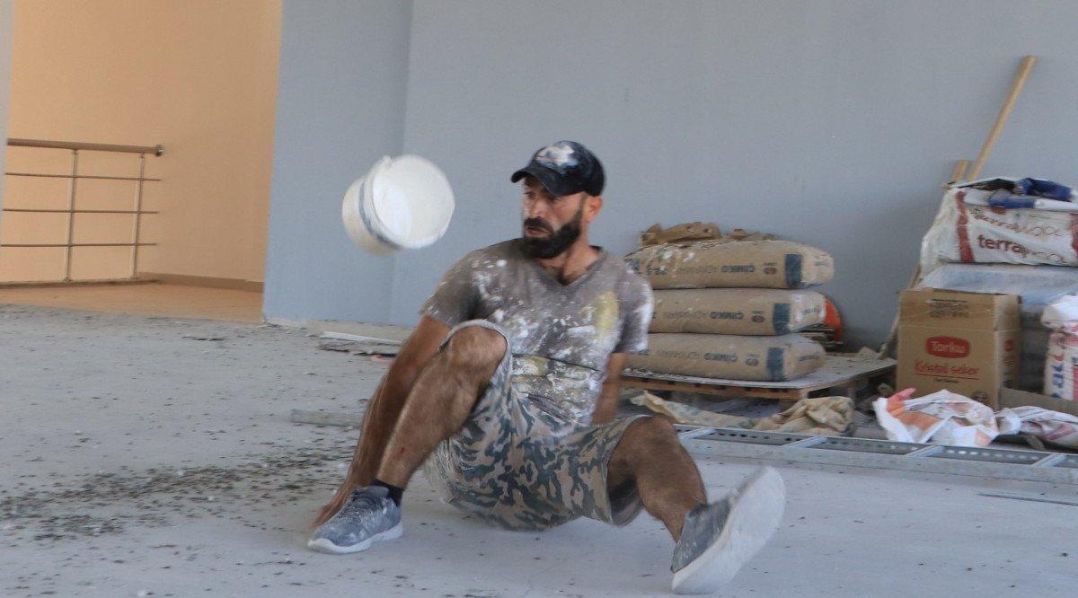 Şanlıurfa'da 'Urfalı Maradona' performansıyla etkiliyor