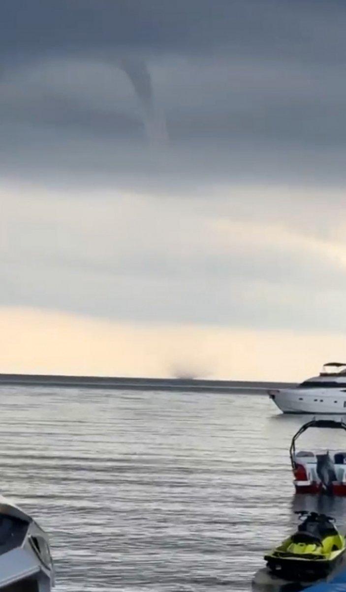 Antalya'da denizde iki hortum oluştu